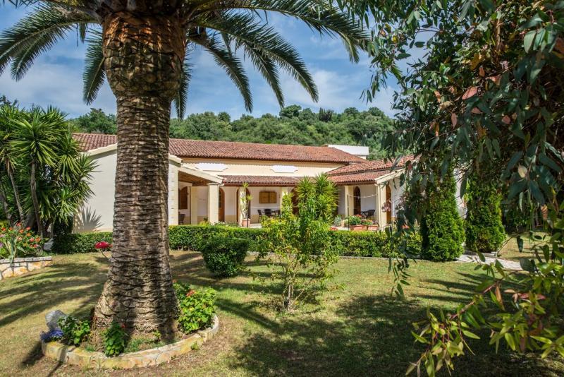Villa Violetta Ахарави Екстериор снимка