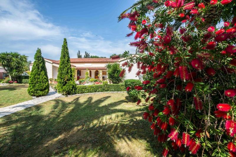 Villa Violetta Ахарави Екстериор снимка